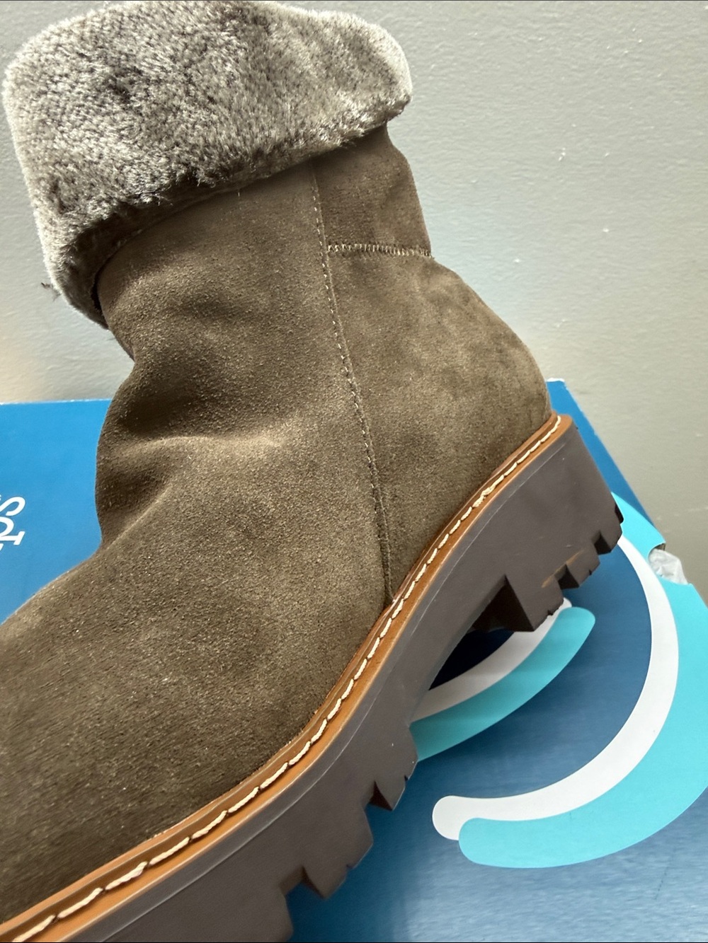 BareTraps WYOMING is Brown Suede Fleece-Cuff Lug Ankle Boot Woman’s Size 7 NWT - Picture 3 of 12